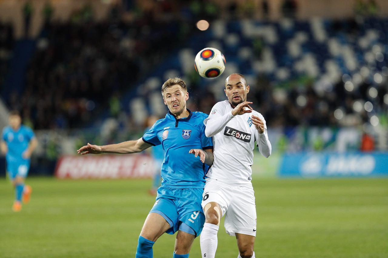 На стадионе «Калининград» начался первый в его истории футбольный матч