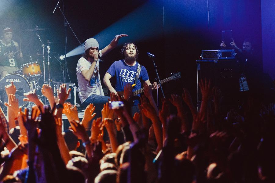«Если бы я был Земфирой»: на «Вагонке» прошёл аншлаговый концерт Noize MC