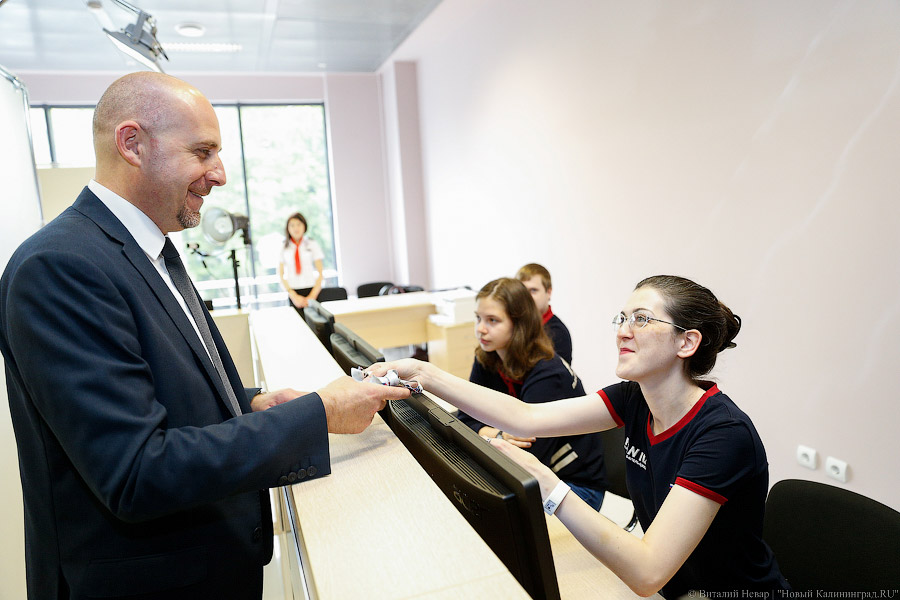 «Болеть разрешается»: в Калининграде вручили первые Fan-ID к Чемпионату мира