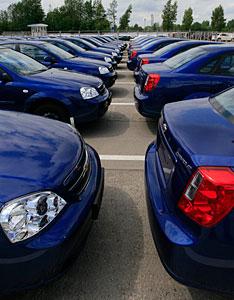 Продажи автомобилей в России за полгода сократились на 50%