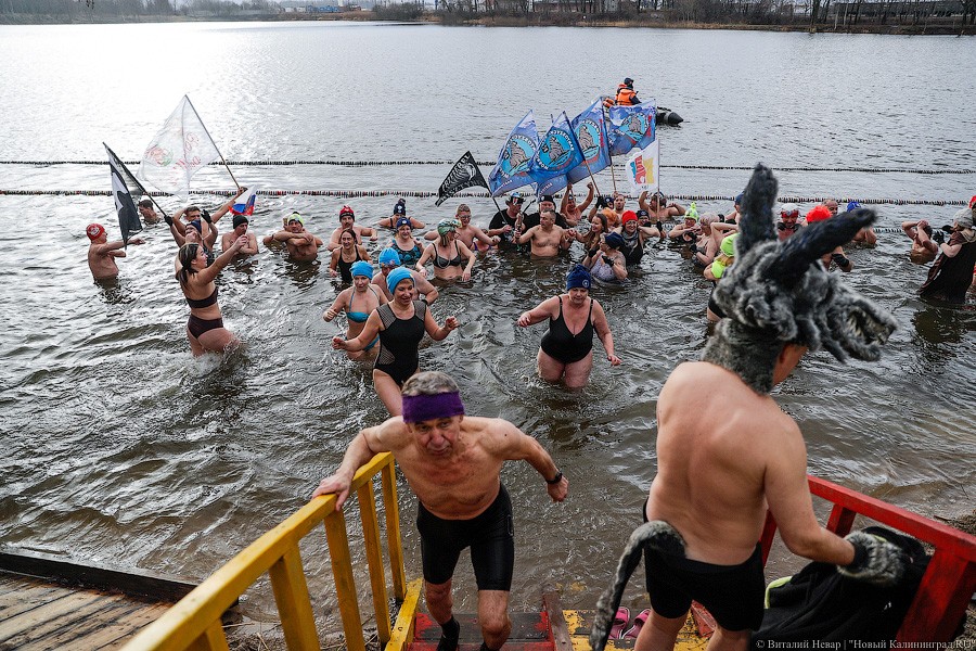 Холодный мир: на Шенфлизе прошли купания польских и калининградских моржей (фото)