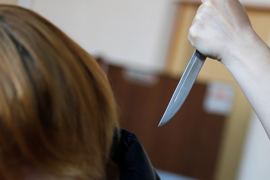 Жительница Полесска ударила сожителя ножом в лицо