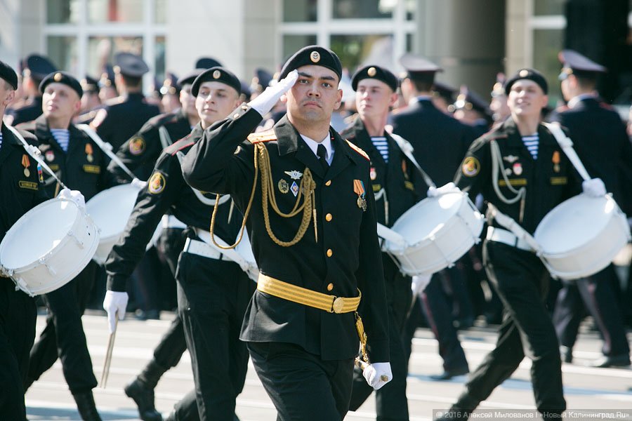 По главной улице с оркестром: как в Калининграде прошёл Парад Победы (фото)