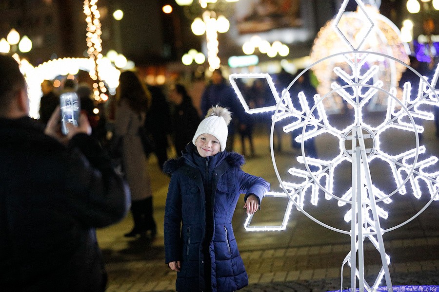 Открути оленю ушко: центр Калининграда украсили к Новому году (фото)