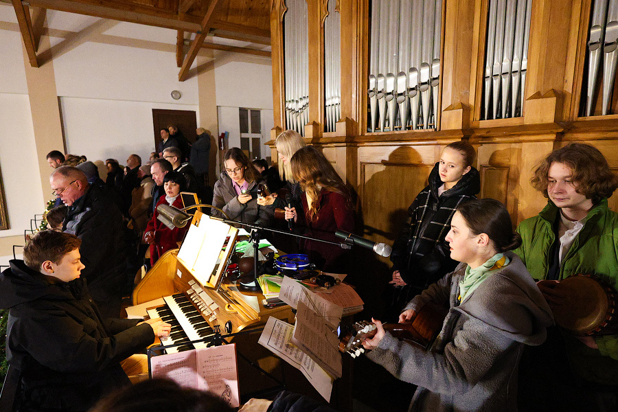 «Тихий крошечный Христос»: калининградские католики встретили Рождество (фото)