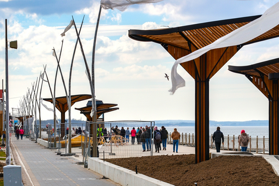 На променаде в Зеленоградске установили новые осветительные системы (фото)