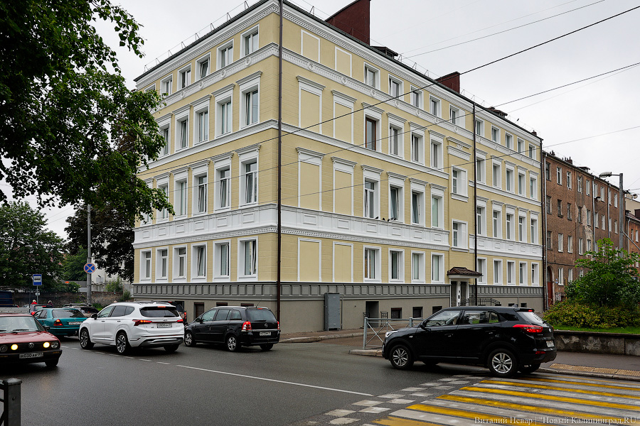 По пути к Кройц-аптеке: на пересечении Фрунзе и Ярославской отремонтировали здание XIX века (фото)