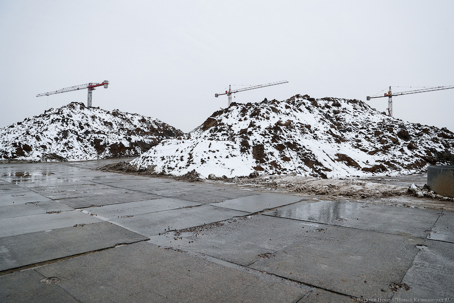 Без гостей из солнечных республик: что происходит на стройке онкоцентра (фото)