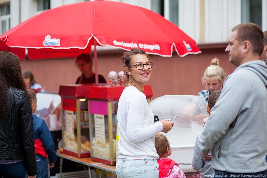 Голодные улицы: чем кормили калининградцев на День города