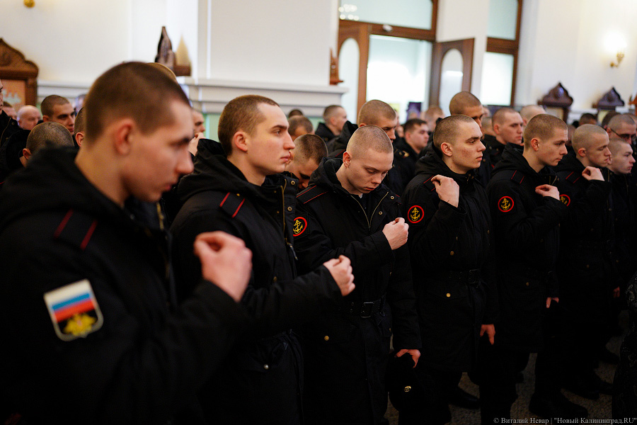 С ними Бог и Андреевский флаг: в Балтийске морпехи прошли крестным ходом к храму (фото)
