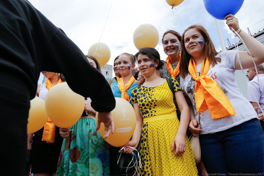 Под шоу барабанщиц: в Калининграде стартовал набор волонтеров для ЧМ-2018
