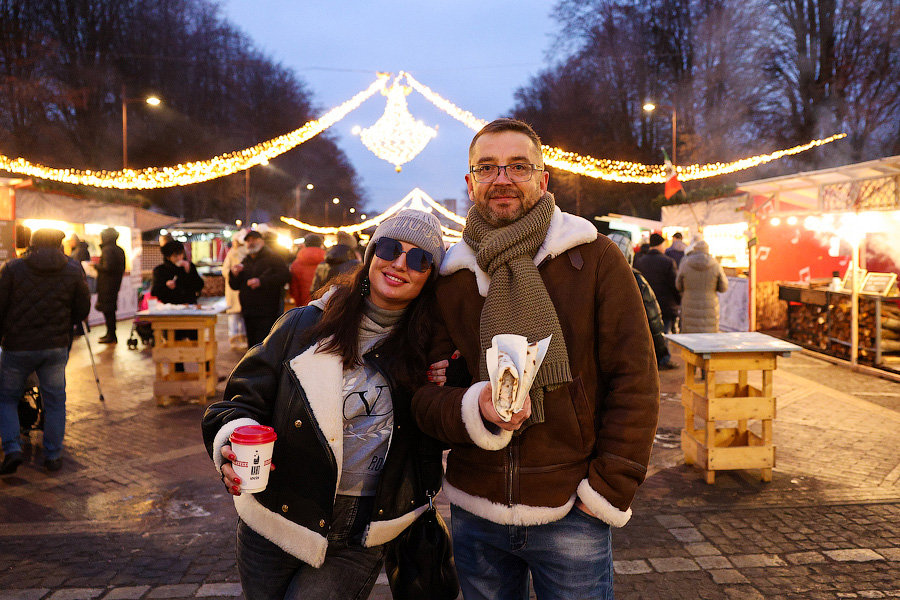 Гастрономическая шаурма и другие: на острове Канта открылась новогодняя ярмарка (фото)