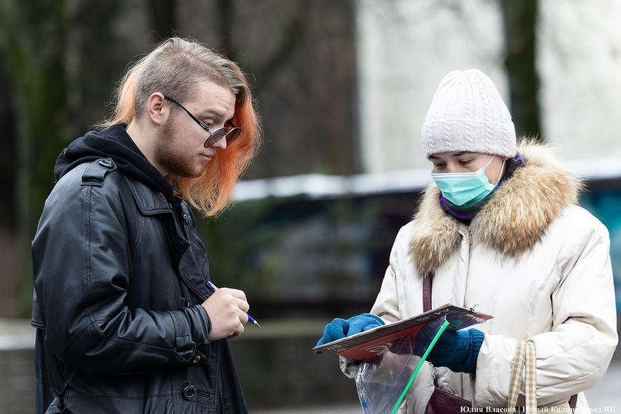 Черный ящик: в Калининграде провели сбор подписей против закона об абортах (фото)