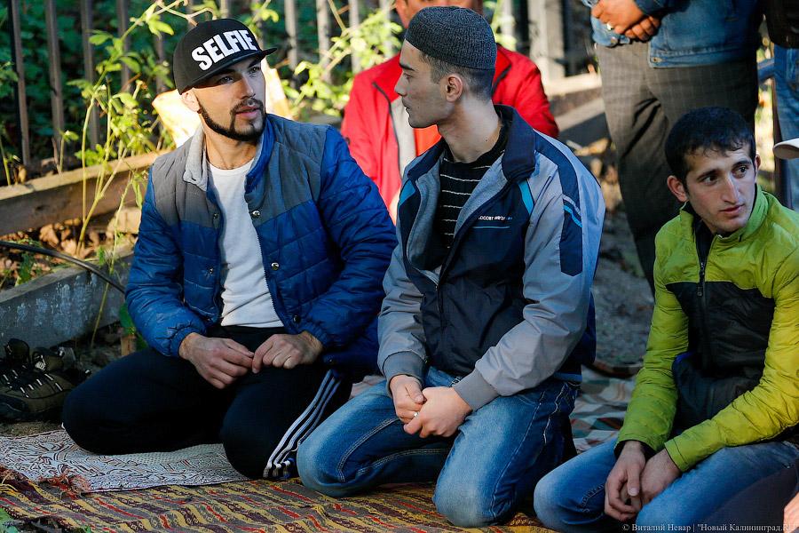 Молитва с селфи: мусульмане отметили Курбан-байрам в Южном парке (фото)