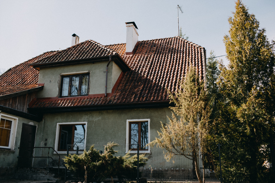 Социальная ловушка: как немецкий дом в Суходолье превратили в резиденцию для уличных художников (фото)