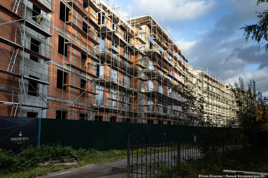 «Стакан» в третьей степени: что происходит на месте отеля «Русь» в Светлогорске (фото)