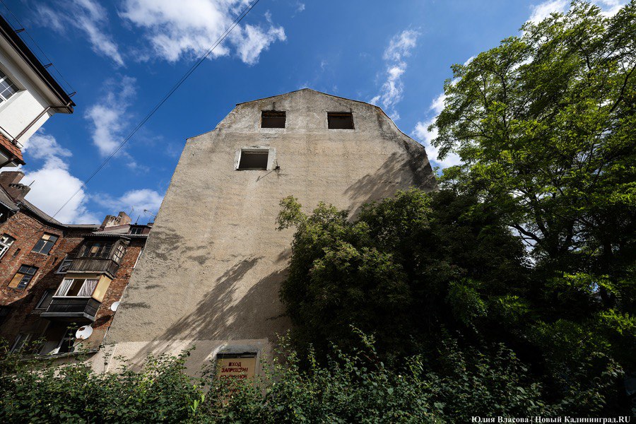 Расселен и заколочен: исторический дом в центре Калининграда готовят к сносу (фото)