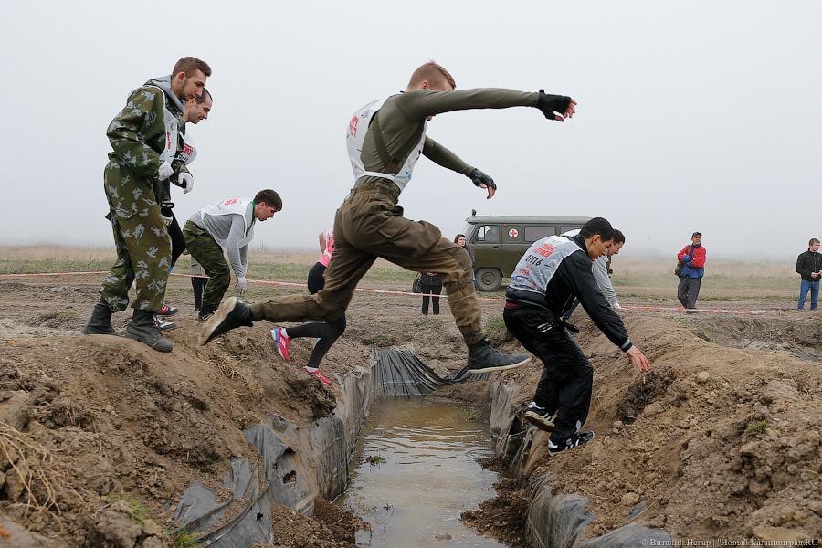 Сквозь песок и грязь за кашей: «Гонка героев» в Калининграде