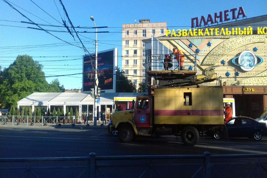 В Калининграде из-за обрыва проводов встали трамваи (фото)