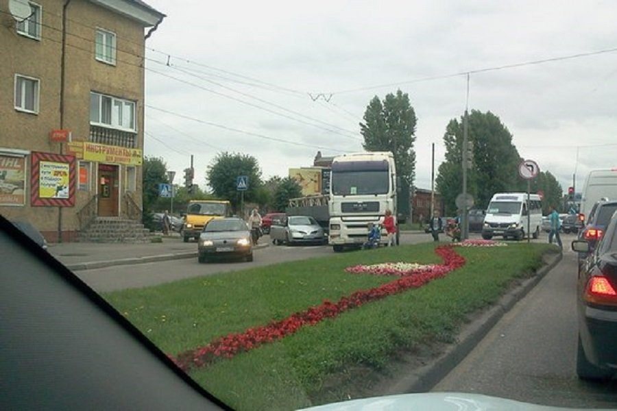 Проспект Калинина в сторону вокзала заблокирован из-за ДТП (фото)