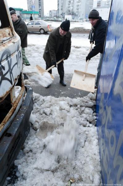 "В руки - лопаты-2": фоторепортаж "Нового Калининграда.Ru"