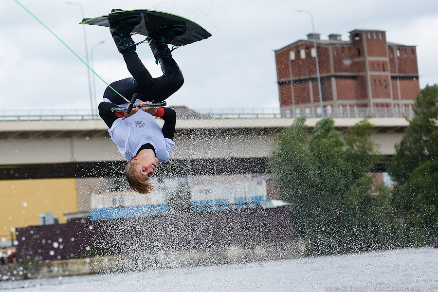 Фронтролл на Преголе: в Калининграде проходит первенство России по вейкбордингу (фото)