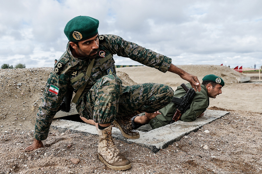 Чей морпех круче всех: фоторепортаж с конкурса «Полоса препятствий»