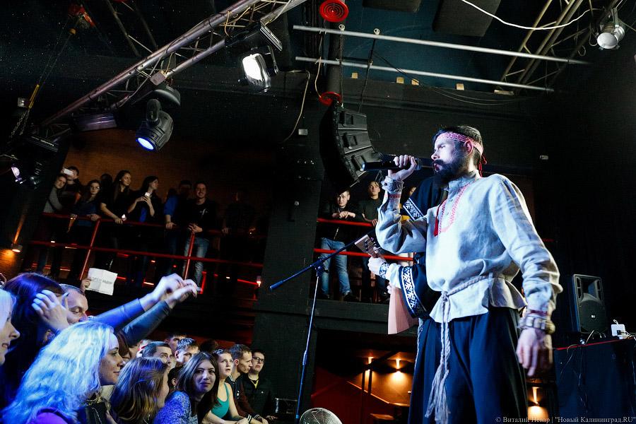  Лапти разбил об пол: на Вагонке прошёл концерт «Нейромонаха Феофана»