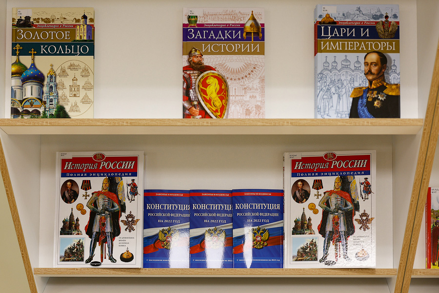 С военным оркестром и под «Катюшу»: в Калининграде открыли самую большую школу