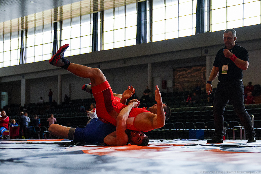 Крючки, узлы, обвивы: в Калининграде проходит чемпионат России по борьбе спорта глухих