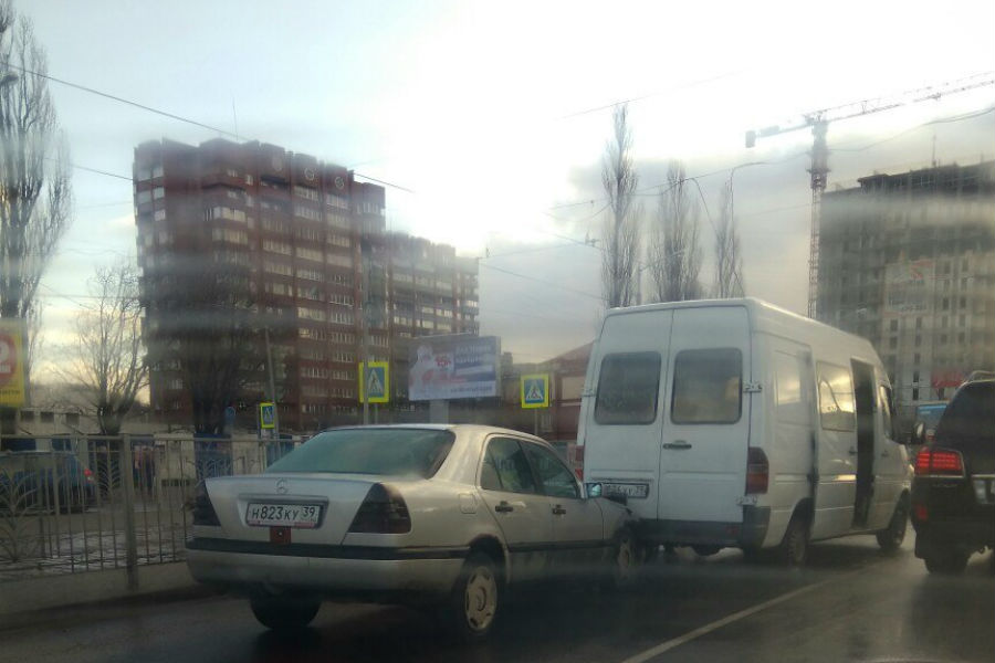 На площади Василевского столкнулись три авто (фото)
