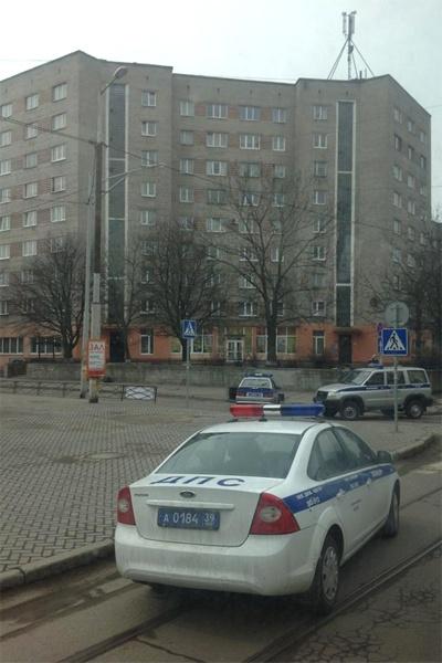 Полиция оцепила перекресток улиц Киевская и П. Морозова, взрывотехники ищут бомбу (+фото)