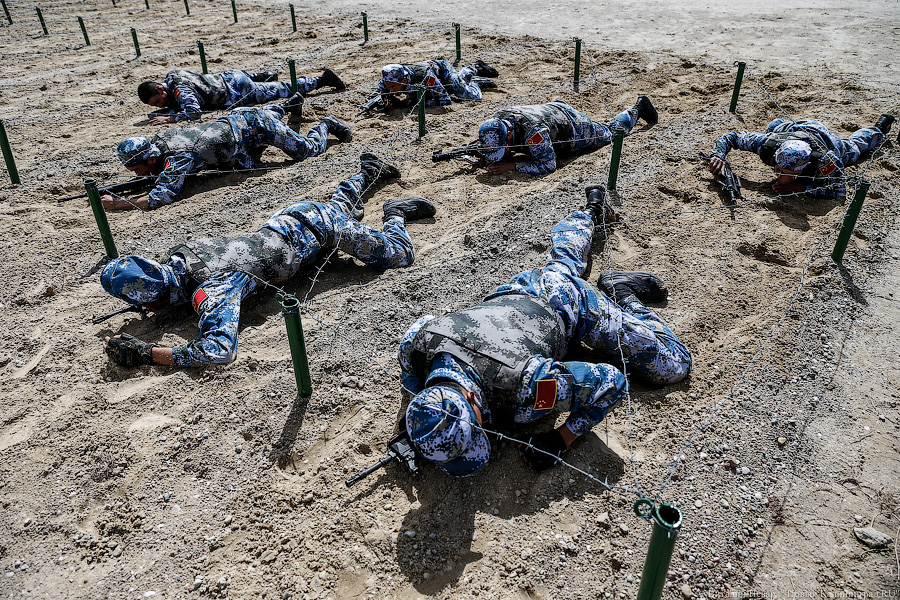 Чей морпех круче всех: фоторепортаж с конкурса «Полоса препятствий»