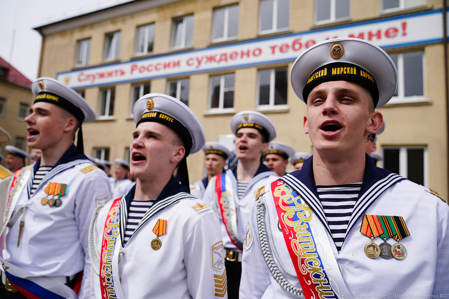 Вальс и дистанция: «Последний звонок» в калининградском кадетском корпусе (фото)