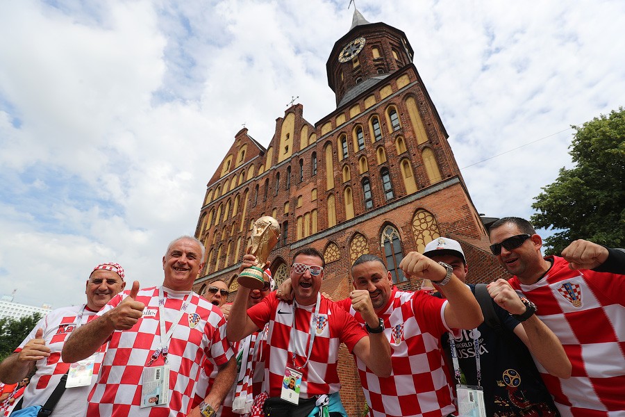 16 июня: хорватские болельщики у Кафедрального собора