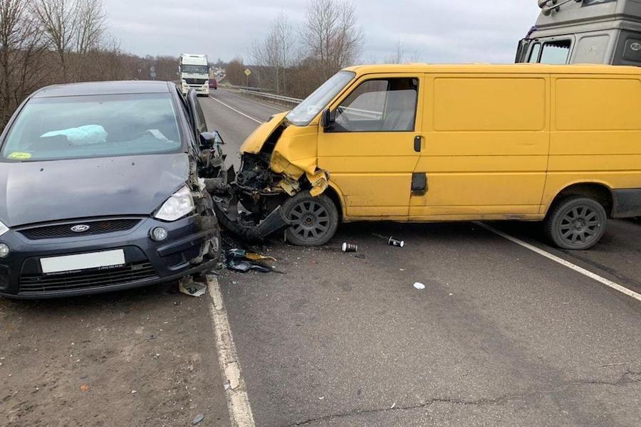 В ДТП с микроавтобусом на Окружной пострадали два пенсионера (фото)