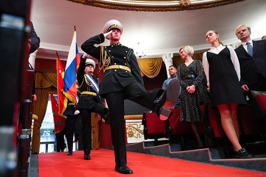 Оркестр, хор и караул: Антон Алиханов снова стал губернатором (фото)