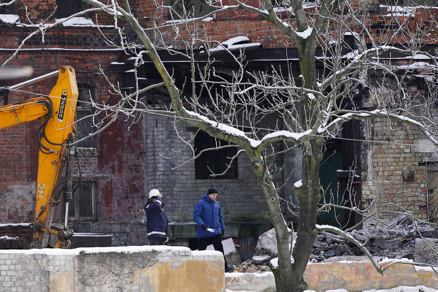 «Система» рухнула: на Нижнем озере ликвидируют строения аварийного завода (дополнено) (фото)