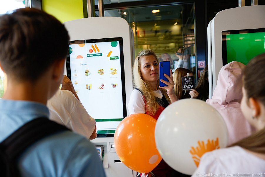 Очередь за жирами и углеводами: в Калининграде открылась замена «Макдоналдсу»