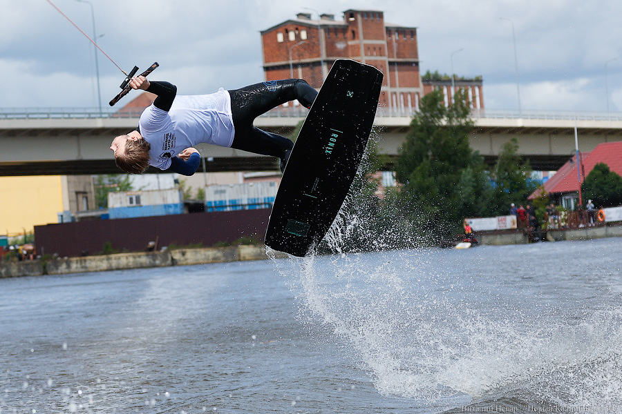 Фронтролл на Преголе: в Калининграде проходит первенство России по вейкбордингу (фото)