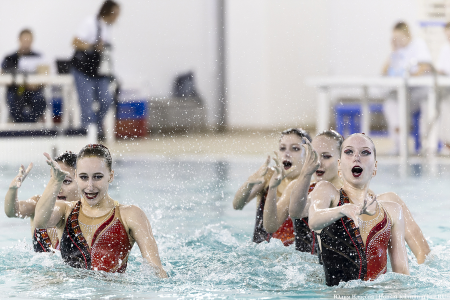 Брызги и грация: в Калининграде разыгрывают Кубок России по синхронному плаванию (фото)