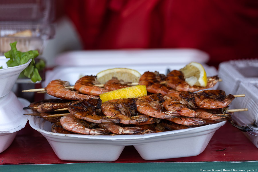 А-ля Новый год: в Зеленоградске «Фиштивалем» в апреле открыли курортный сезон (фото)