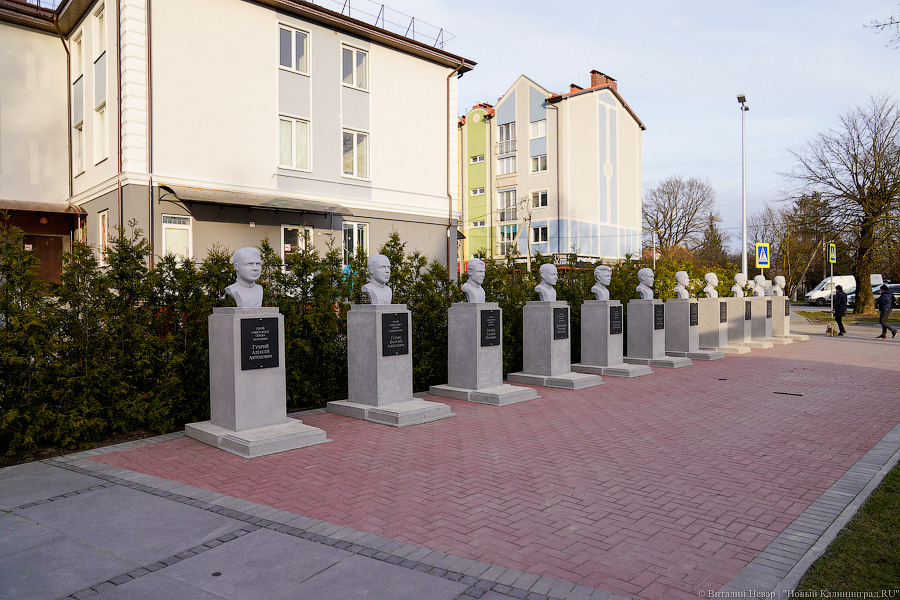 В Чкаловск вернули бюсты лётчиков после реставрации. Вот как они теперь выглядят