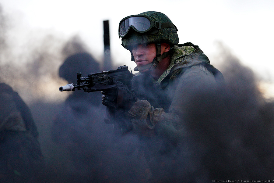 В условиях, приближенных к боевым: тренировка морпехов на психологической полосе препятствий