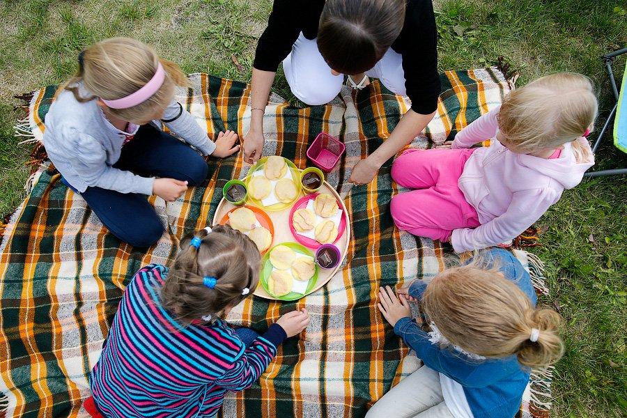 «А нас по телевизору покажут?»: чем занимаются дети в детском лагере «Kids»