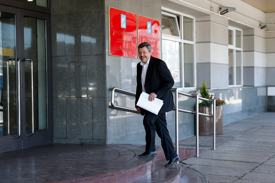 Приколесили: как калининградские чиновники в пятницу на работу добирались