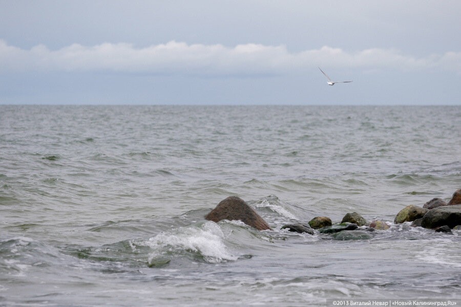 Спасатели обнаружили лодку пропавшего в Калининградском заливе рыбака