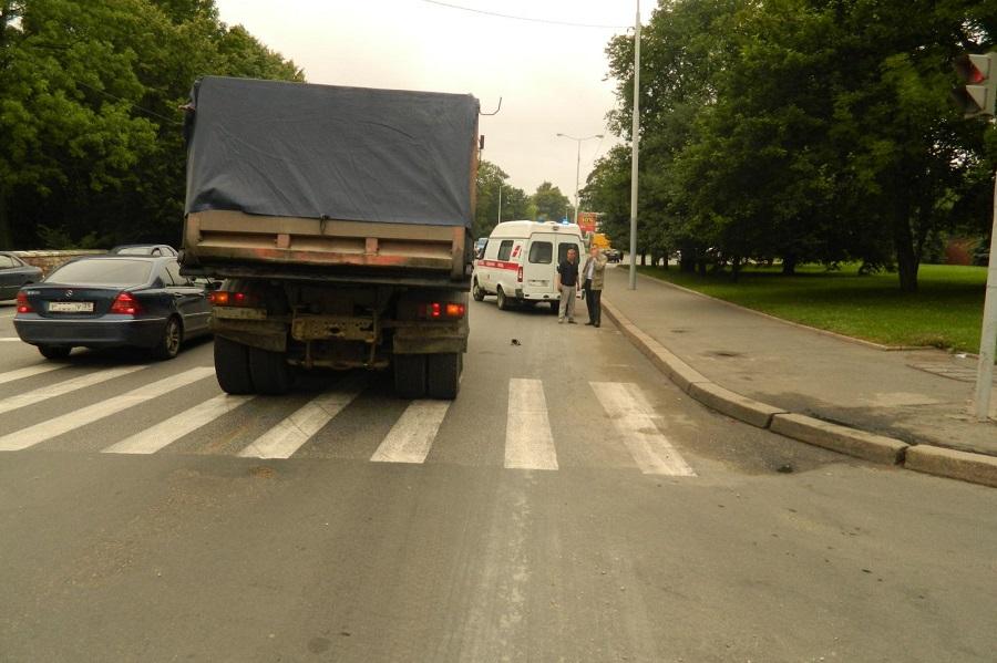 В Калининграде за сутки в ДТП пострадали велосипедист и водитель мотороллера (фото)