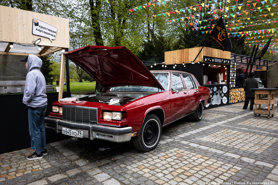 Прикидываясь Кантом: у Кафедрального собора открылась ярмарка (фото)