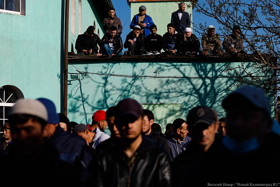 Сотни мусульман совершили под Калининградом молитву в честь Ураза-Байрам (фото)